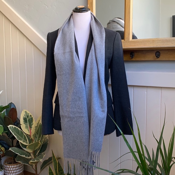 NWT Phenix 100% Cashmere Scarf in Grey - Picture 2 of 13